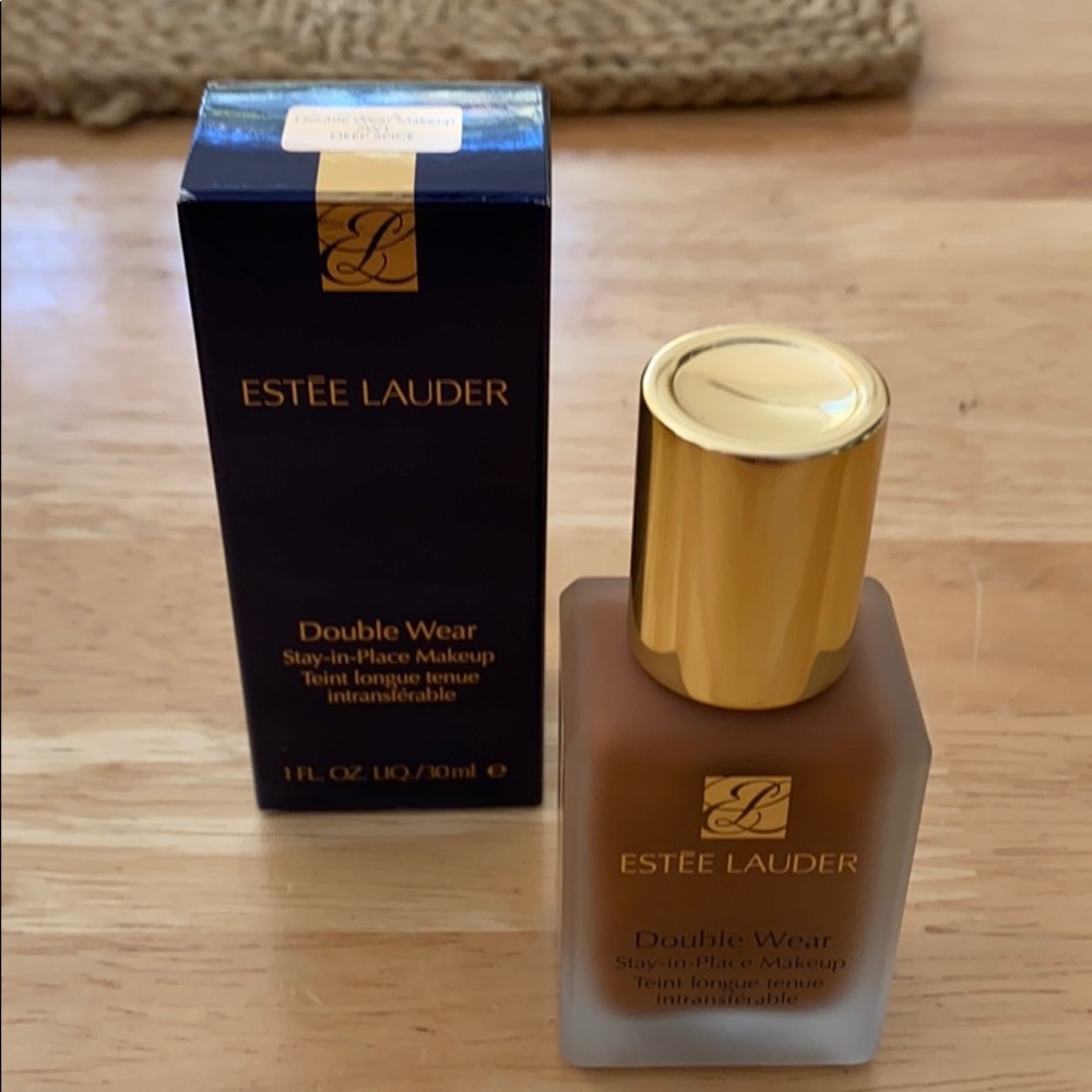 Estée Lauder foundation in 7W1: Deep Spice - Picture 3 of 5